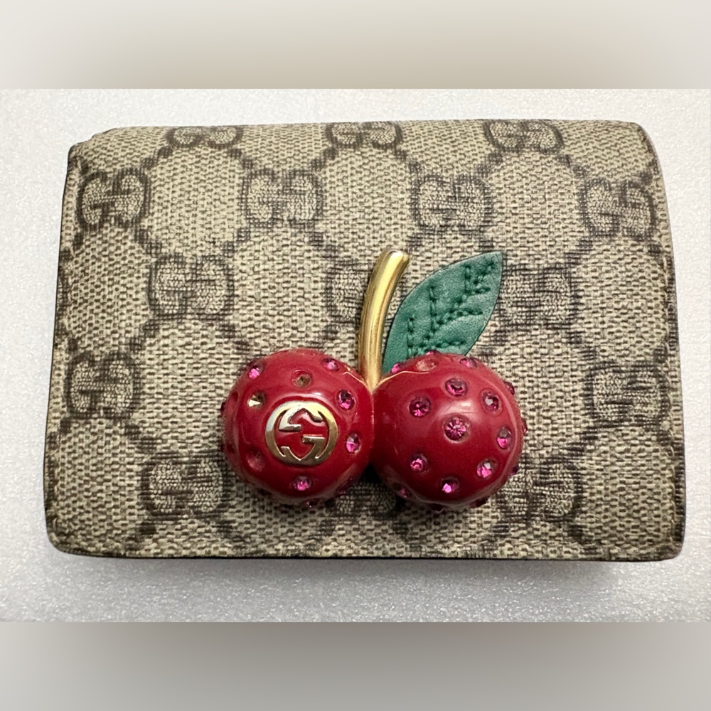 Gucci GG Supreme Cherry Wallet 476050.1147 • Crystal Cherry Motif Discontinued